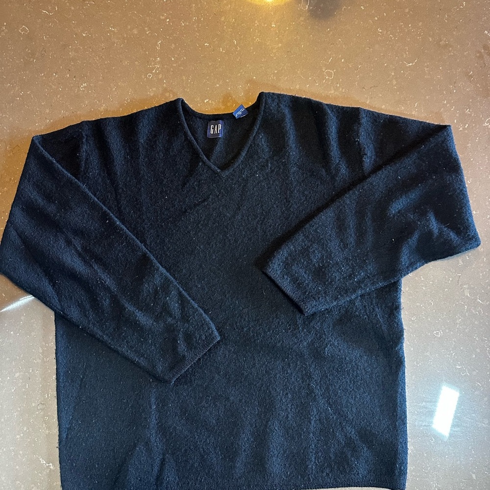 GAP Men's Black Wool V-neck Sweater